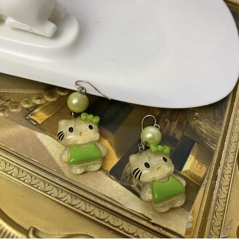 hello kitty green earring